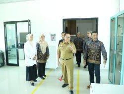 Pemerintah Provinsi Lampung Hibahkan Meja Laboratorium Berstandar Internasional ke Universitas Lampung