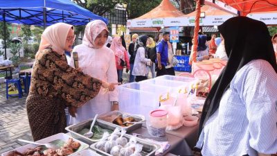 Ketua Dekranasda Provinsi Lampung Kunjungi Festival Pasar Takjil