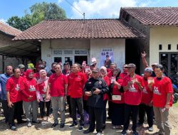Masifkan Gerakan Mingrum Gumay Gaspol Bagikan Kaos Ganjar di Lamteng