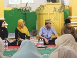 Bupati – Wakil Bupati Pesibar Hadiri Safari Ramadhan Pertama di Pekon Seray