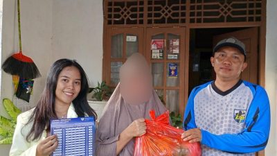 DPD KNPI Lampung Kembali Membagikan Puluhan Paket Sembako Kepada Warga Tegineneng