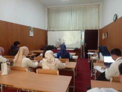 UPT Bahasa Gelar Pelatihan Bahasa Inggris bagi Tenaga Kependidikan