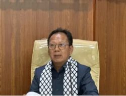 Menggunakan Syal Palestina, Ketua DPRD Lampung Mingrum Gumay Kawal Nasib Guru PPPK