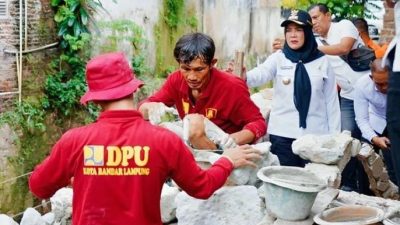 Walikota Bandar Lampung Bantu Korban Terdampak Banjir