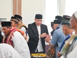 Bupati Pesawaran bersama Masyarakat Sholat Idul Fitri 1445 H di Negeri Katon