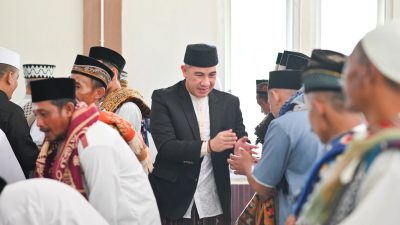 Bupati Pesawaran bersama Masyarakat Sholat Idul Fitri 1445 H di Negeri Katon