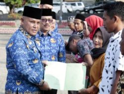 Bupati Lampung Selatan Serahkan Sertifikat Gratis Kepada Warga Penerima Bedah Rumah