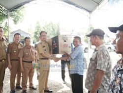 Bupati Agus Istiqlal Serahkan Bantuan Alsintan Ke 28 Poktan Se-Pesibar Saka Buana Mei 06, 2024