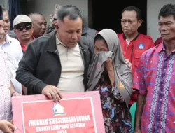 Bupati Lampung Selatan Bantu Pembangunan Rumah Roboh Di Kecamatan Ketapang