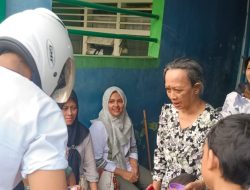 Relawan Sahabat Iqbal Ardiansyah (SIAR) Membagikan Permen Gratis di Sejumlah Kelurahan