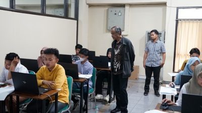 Tim Pusat Monitoring Pelaksanaan UTBK SNBT Gelombang Pertama di Unila