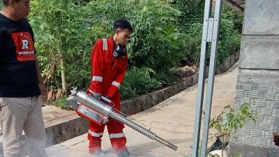 Tim Relawan Bandar Lampung Bahagia Bersama Iqbal Ardiansyah Memberikan Bantuan Fogging Gratis
