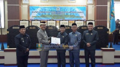 Bupati Pesisir Barat Hadiri Rapat Paripurna Dengan Agenda Penyampaian Nota Pengantar Atas Ranperda Tentang Laporan Pertanggungjawaban Bupati Pelaksanaan APBD Tahun 2023