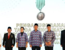 Selamat! Nanang Ermanto dan Winarni Terima Tanda Kehormatan Satyalancana Wira Karya, Satu-satunya Wakil Pulau Sumatera