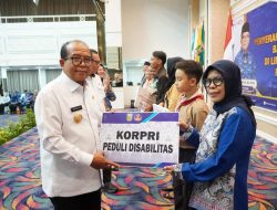 Penjabat Gubernur Lampung Serahkan Tali Asih dan Santunan bagi Anggota KORPRI yang Purna Bakti serta Keluarga Anggota yang Meninggal Dunia