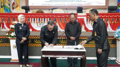 Sekdaprov Lampung Ikuti Rapat Paripurna DPRD Provinsi Lampung, Penandatanganan Nota Kesepakatan KUA-PPAS APBD 2025