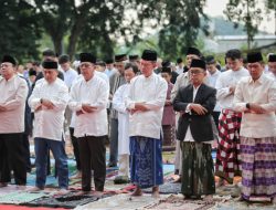 Plh. Gubernur Lampung Bersama Ketua DPRD Lampung Shalat Idul Adha di Lapangan Saburai