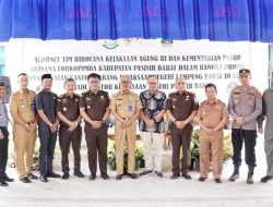 Bupati Pesisir Barat Sambut Kunjungan Pejabat Kajagung dan Kemenpan -RB Dibendara Sery Kecamatan Pesisir Tengah