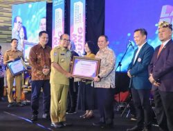 Pj Gubernur Samsudin Buka Inspiring Teacher Fest 2024, Sambut HUT Ke-50 Lampung Post dan Dianugerahi Penghargaan “Tokoh Sahabat Guru