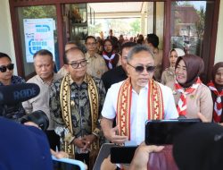 Pj. Gubernur Samsudin Dampingi Menteri Perdagangan Zulkifli Hasan dalam Kunjungan Kerja di SMAN 1 Jatiagung, Lampung Selatan