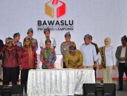 Pj. Gubernur Lampung Hadiri Deklarasi Kampanye Pilkada Damai 2024 dan Pengawasan Pemilihan Gubernur