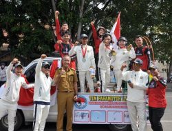 Pj. Gubernur Samsudin Lepas Pawai Atlet PON, Ratusan Warga Masyarakat Antusias Menyaksikan Pawai dan Berikan Apresiasi