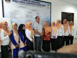 Sekda Anjau Silau ke Dinas Sosial Pesisir Barat