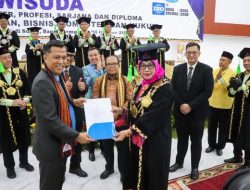 Penjabat Gubernur Lampung Hadiri Wisuda Umitra, Dorong Lulusan untuk Berkontribusi dalam Pembangunan Daerah