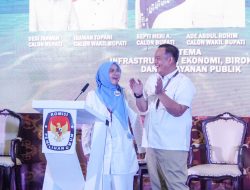 Pasangan Calon Bupati dan Wakil Bupati SETIA Perkuat Visi-Misi dalam Debat Perdana Pilbup Pesisir Barat Tahun 2024
