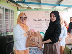 Peringati HUT Ke-25 DWP Provinsi Lampung dan Hari Ibu, Pj. Ketua DWP Gelar Bakti Sosial