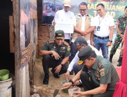 Semangat Hari Juang TNI, YBM PLN Gandeng Korem 043 Garuda Hitam Salurkan Program Bedah Rumah