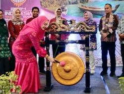 Nuri Maulida Pimpin Dekranasda Lampung Selatan Promosikan Kerajinan Khas di ITTIE Batam