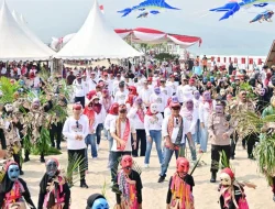 Kalianda Kite Festival III Resmi Dibuka, Diwarnai Tari Tuping Massal