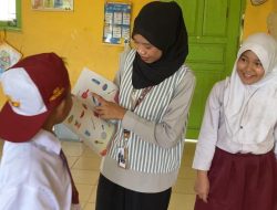 Mahasiswa KKN Unila Desa Bumiratu Edukasi Interaktif Siswa SD