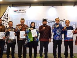 Buku Best Practices APEKSI Diluncurkan di Yogyakarta, Walikota Eva Dwiana Terima Langsung