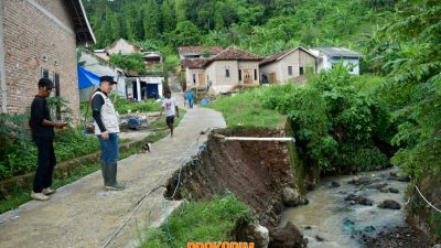 Bupati Dendi Ramadhona Tinjau Warga Terdampak Banjir di Desa Sukajaya Lempasing Teluk Pandan