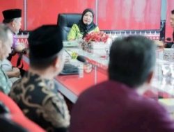 Wali Kota Eva Dwiana Salurkan Bantuan ke 22 Rumah Ibadah di Bandar Lampung