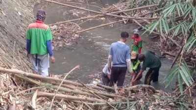 Antisipasi Banjir Saat Hujan, Pemkot Bandar Lampung Kerahkan Satgas Kali Bersihkan Sampah Sungai Siang Malam