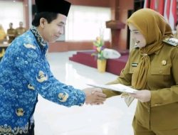 Wali Kota Eva Dwiana Beri Penghargaan ke 84 PNS Pemkot Bandar Lampung yang Memasuki Masa Pensiun