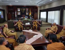 Hari Pertama Masuk Kantor, Gubernur Rahmat Mirzani Disambut Sejumlah Kepala Perangkat Daerah