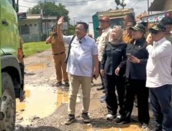 Ketua Komisi IV DPRD Lampung Bersama Anggotanya Lakukan Sidak Sejumlah Ruas Jalan di Lamteng