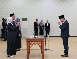Rektor Melantik 13 Pejabat Administrator dan Pengawas Unila