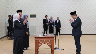 Rektor Melantik 13 Pejabat Administrator dan Pengawas Unila