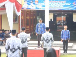 Pimpin Upacara Hardiknas Parosil Mabsus Berikan Sangsi Kepada Lima Kepala Sekolah Indisipliner