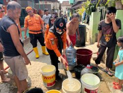 Pemkot Salurkan Bantuan Air Bersih di Panjang Utara