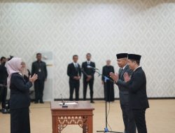 Rektor Unila Lantik dan Ambil Sumpah Jabatan Tiga Pejabat Baru