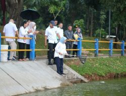Unila Gelar Evaluasi Pengelolaan Embung Serta Pembudidayaan dan Panen Ikan