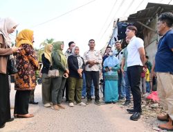 Tinjau Jalan Rusak di Hajimena, Bupati Egi: Bismillah, Tahun Ini Kita Perbaiki