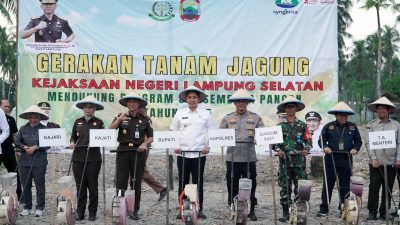 Aksi Nyata! Bupati Egi dan Kajati Tanam Jagung Bareng, Demi Ketahanan Pangan & Kesejahteraan Petani
