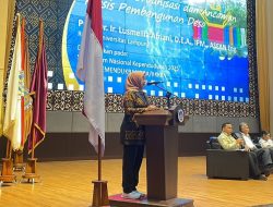 Rektor Narasumber Simposium Nasional Kependudukan 2025 di UNP